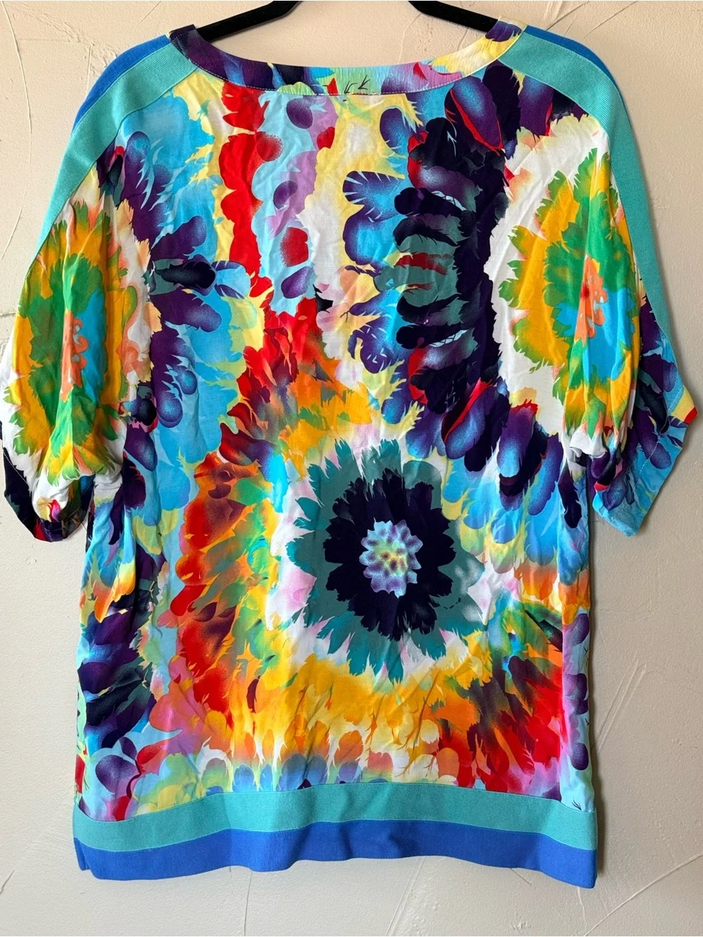 Tru Luxe Jeans -Multicolor Tie-Dye Floral V-Neck Women's Top hippie boho - Picture 2 of 3